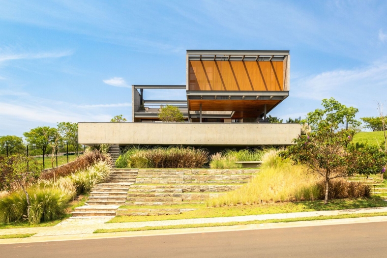 Entreverdes House design by 247 Arquitetura
