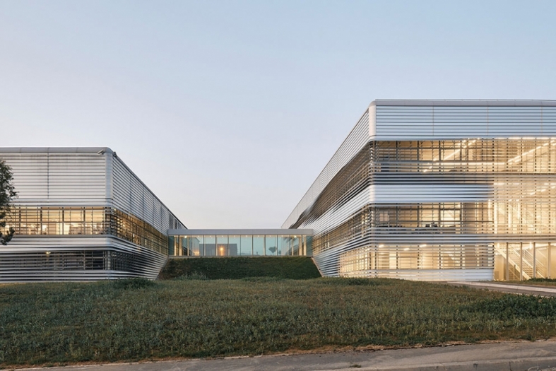 The new manufacturing unit at Sophysa design by Métra + Associés