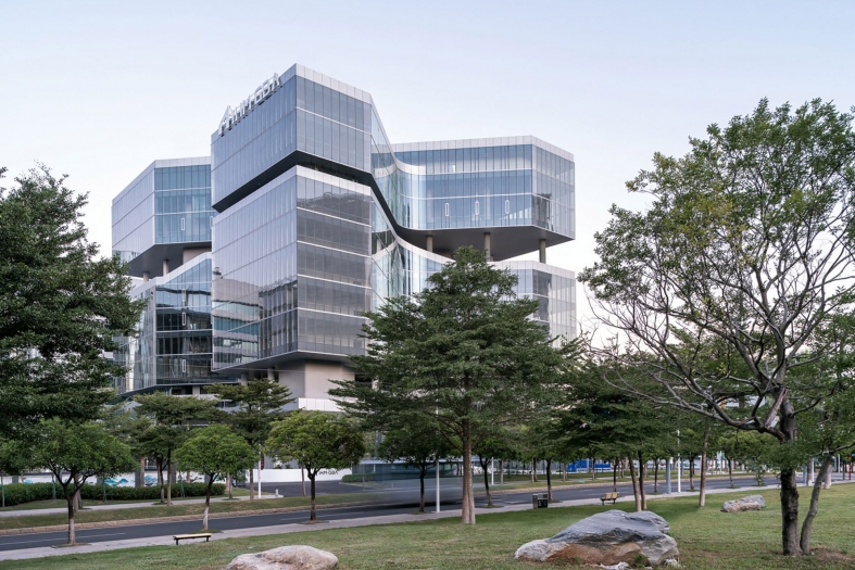 Innovation Center for High-Performance Medical Devices design by HENN #architecture