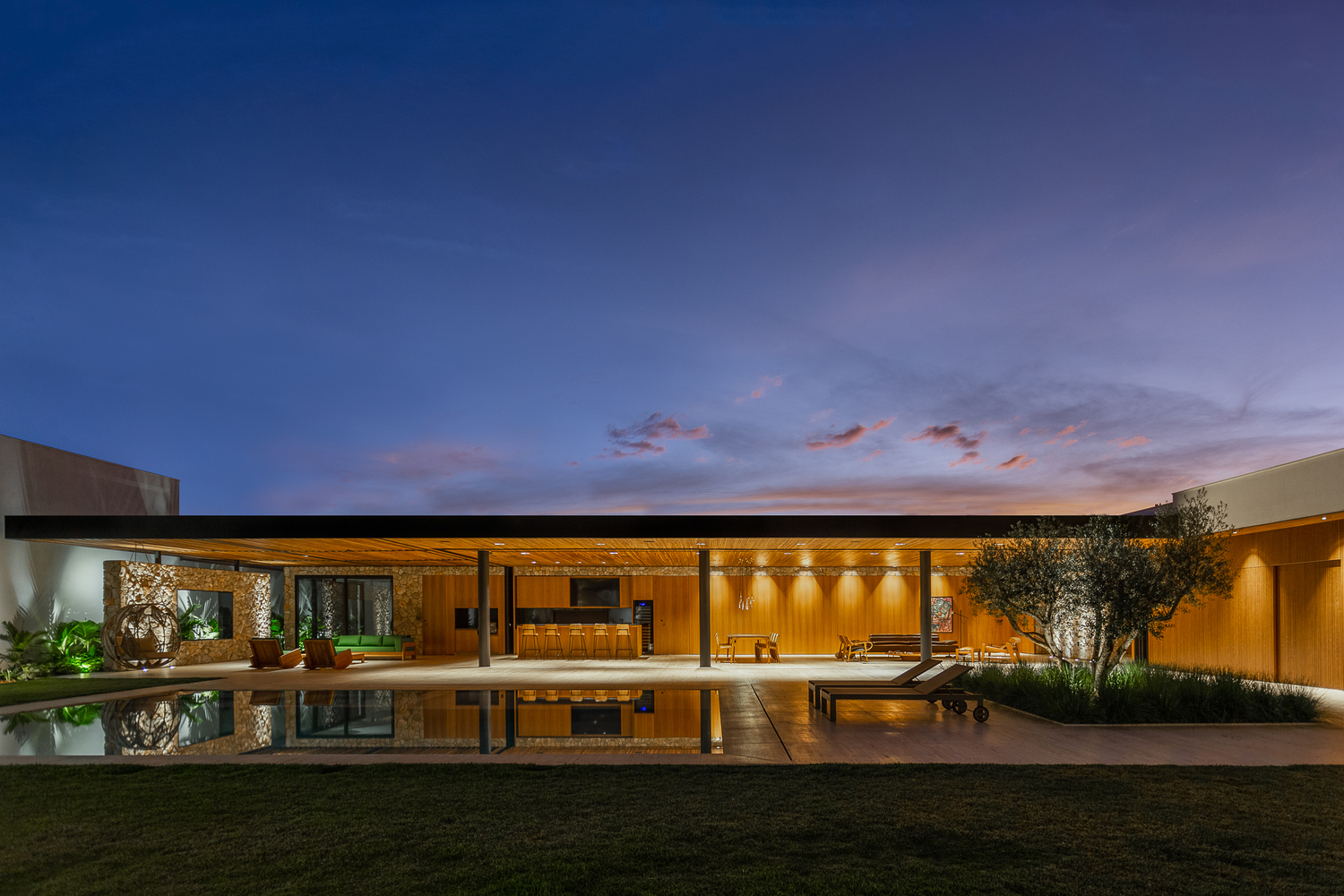 LFF House design by Aguirre Arquitetura