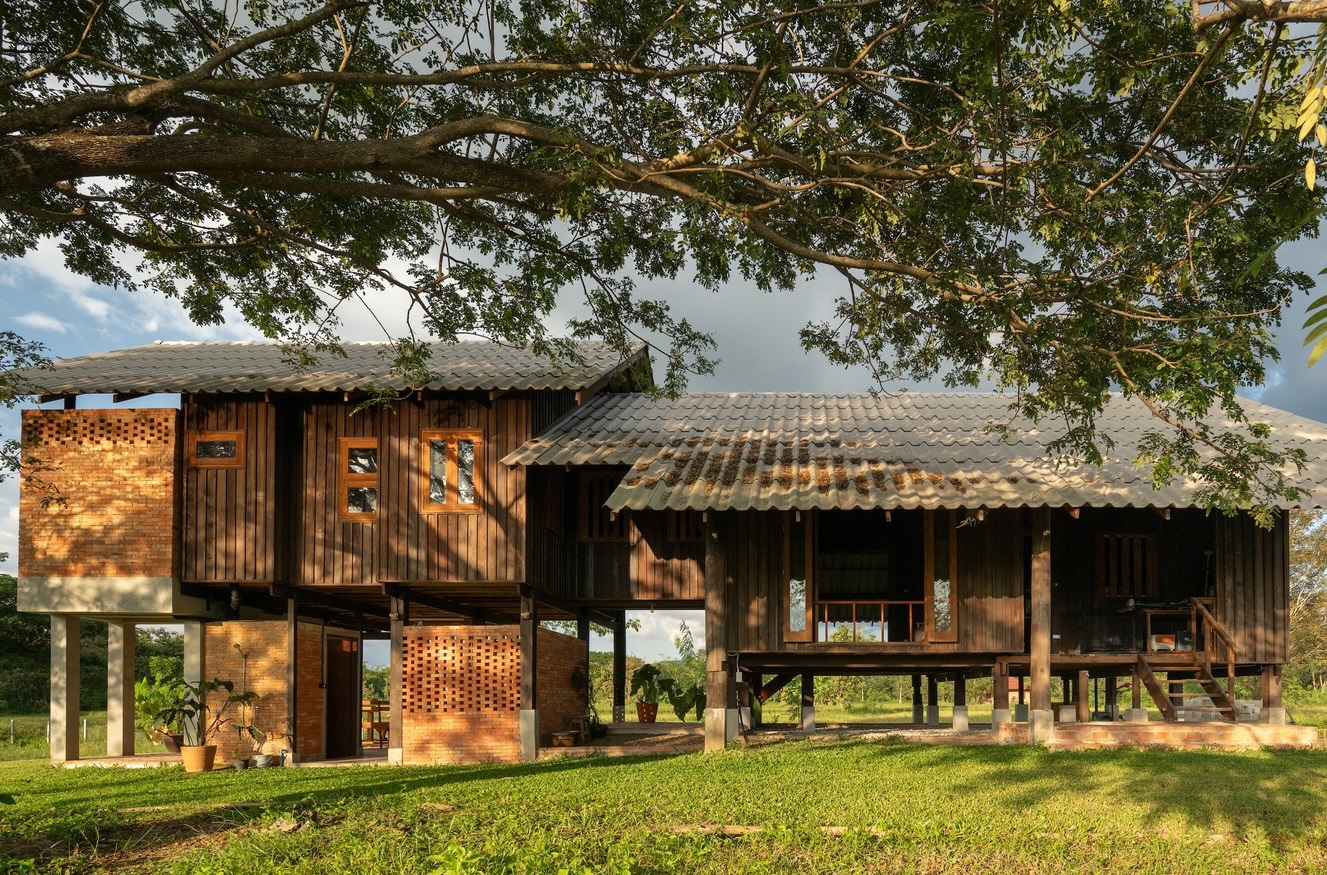 Raintree Lane Farm House design by Yangnar Studio